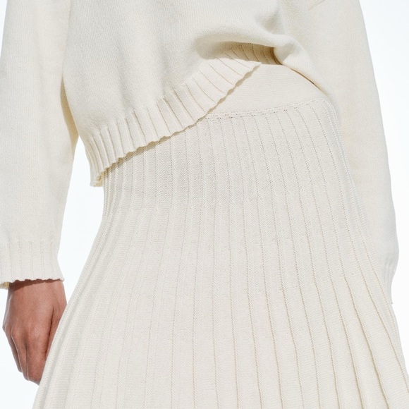 Skirt with a high elastic waist. Pleat detail ZARA - Picture 3 of 4